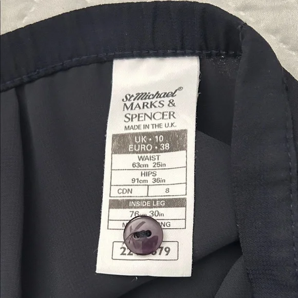 “Vintage St Michael by Marks & Spencer – Made in the UK”.
Wide leg size M - Picture 7 of 11